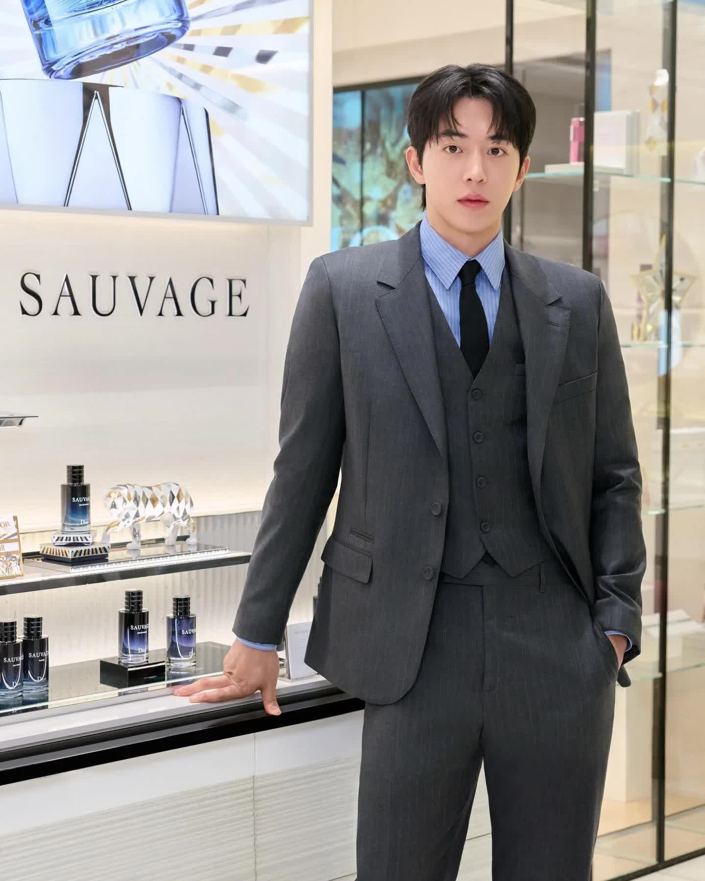 Nam Joo Hyuk trở lại với phim hot toàn cầu: Xứng danh "chàng thơ" khiến Dior mê không dứt, từ mặt đến body đều hoàn hảo- Ảnh 16.