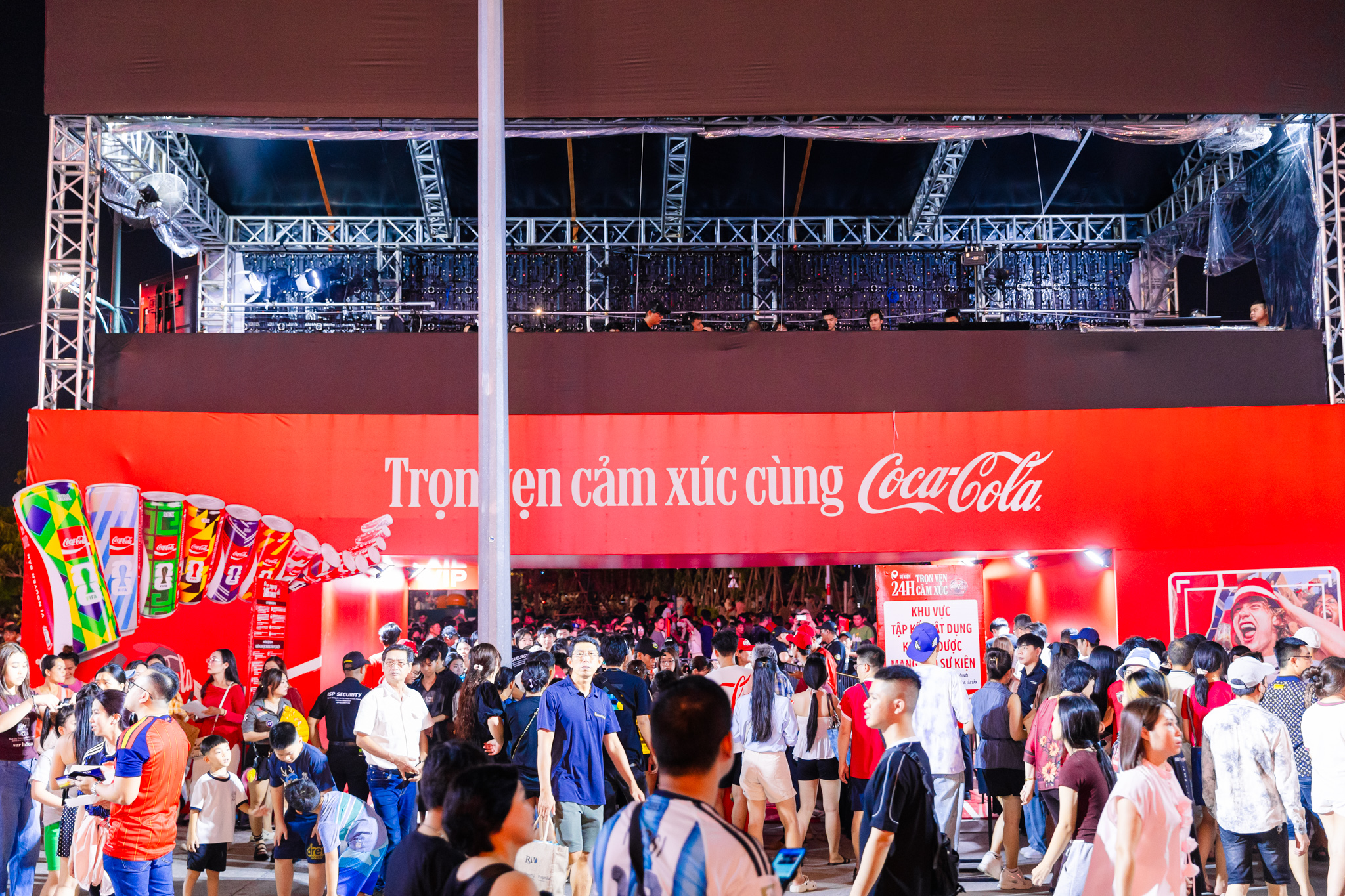 Trọn vẹn cảm xúc hướng về chung kết World Cup 2026: Dàn sao bùng nổ, hàng nghìn người đếm ngược - Ảnh 35.