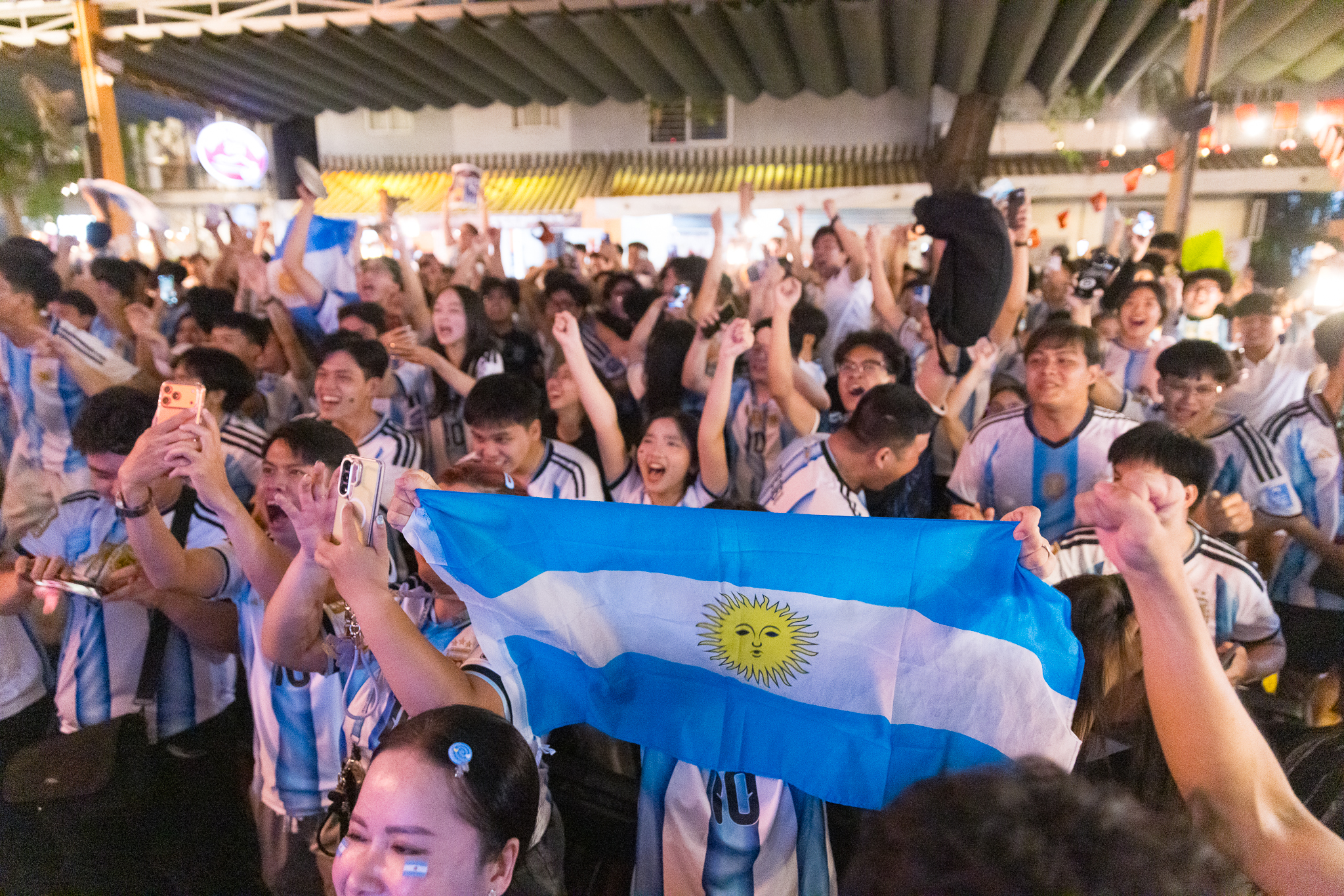 Màn ngược dòng khó tin của Argentina khiến fan như nổ tung: "Quá cảm xúc!" - Ảnh 3.