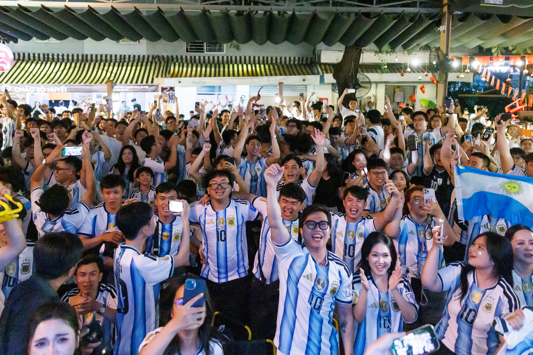 Màn ngược dòng khó tin của Argentina khiến fan như nổ tung: "Quá cảm xúc!" - Ảnh 10.