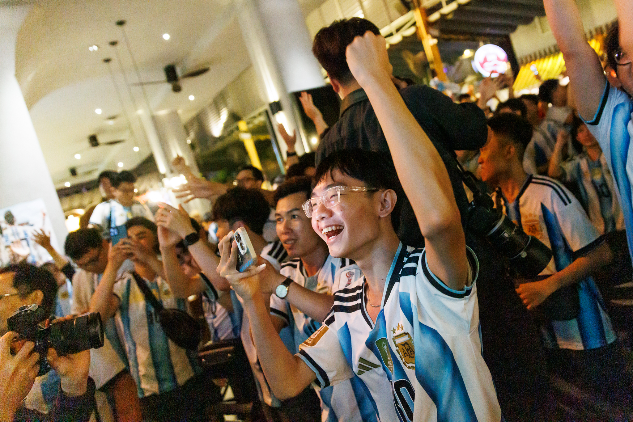 Màn ngược dòng khó tin của Argentina khiến fan như nổ tung: "Quá cảm xúc!" - Ảnh 12.