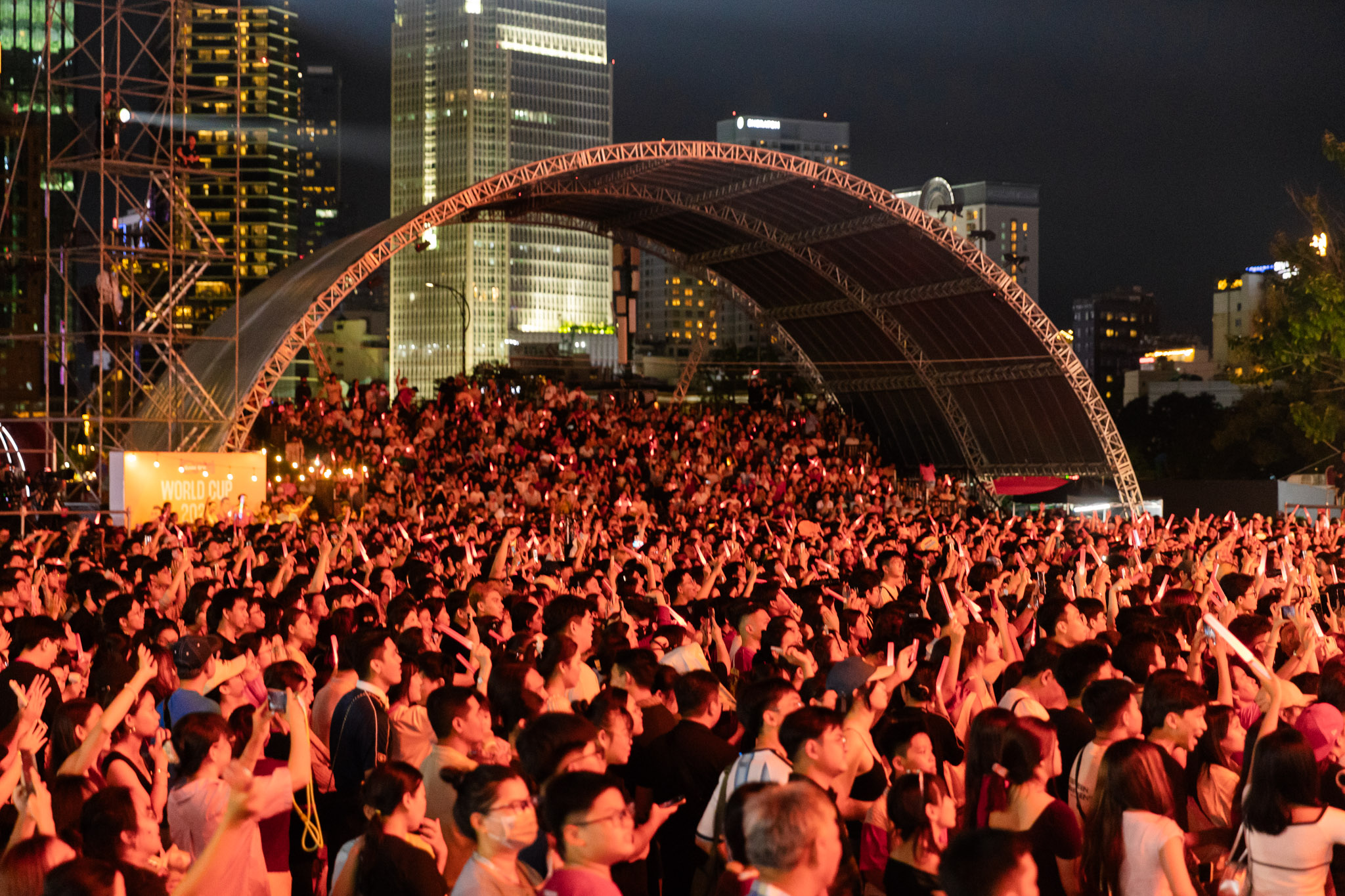 Trọn vẹn cảm xúc hướng về chung kết World Cup 2026: Dàn sao bùng nổ, hàng nghìn người đếm ngược - Ảnh 16.