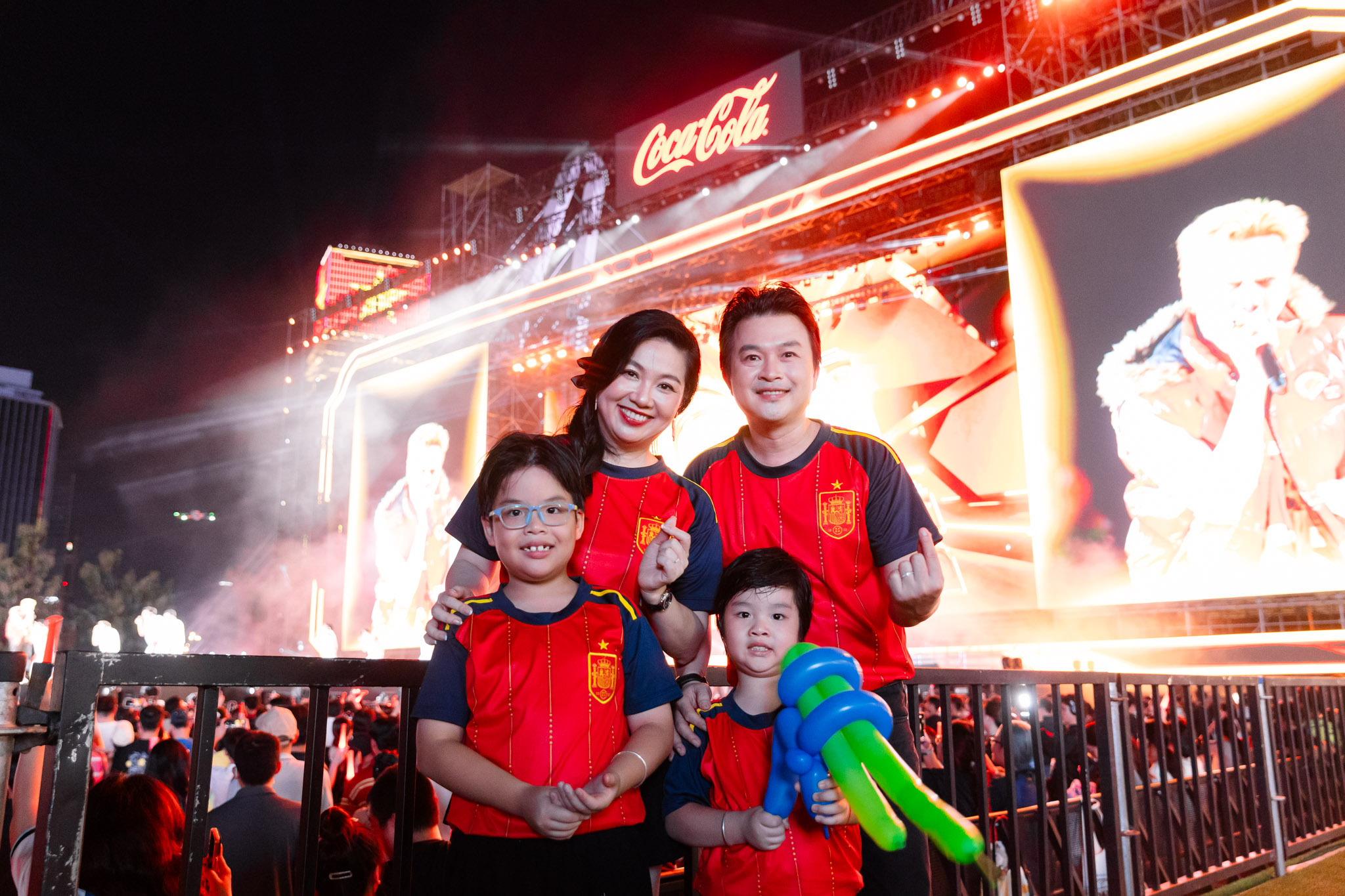 Trọn vẹn cảm xúc hướng về chung kết World Cup 2026: Dàn sao bùng nổ, hàng nghìn người đếm ngược - Ảnh 21.