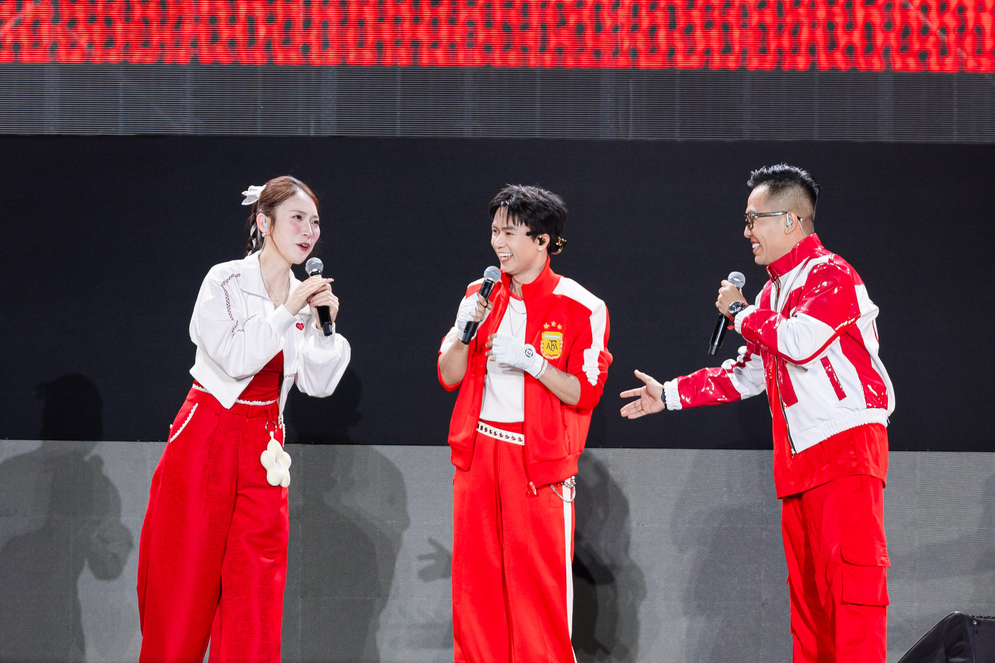 Trọn vẹn cảm xúc hướng về chung kết World Cup 2026: Dàn sao bùng nổ, hàng nghìn người đếm ngược - Ảnh 15.