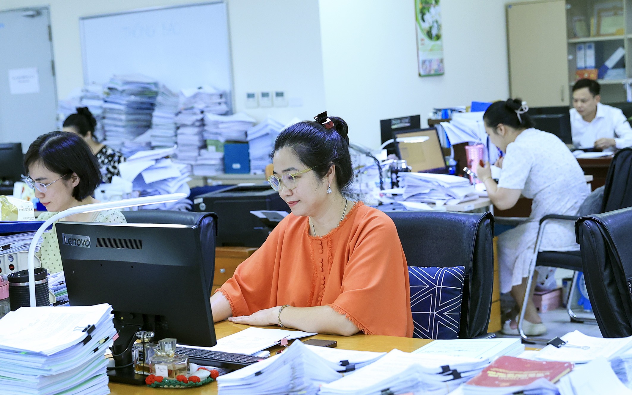 hoạt động nghiệp vụ của cán bộ, công chức viên chức kho bạc nhà nước khu vực I. Ảnh Đức Thanh hoạt động nghiệp vụ của cán bộ công chức viên chức kho bạc nhà nước khu vực I Ảnh Đức Thanh