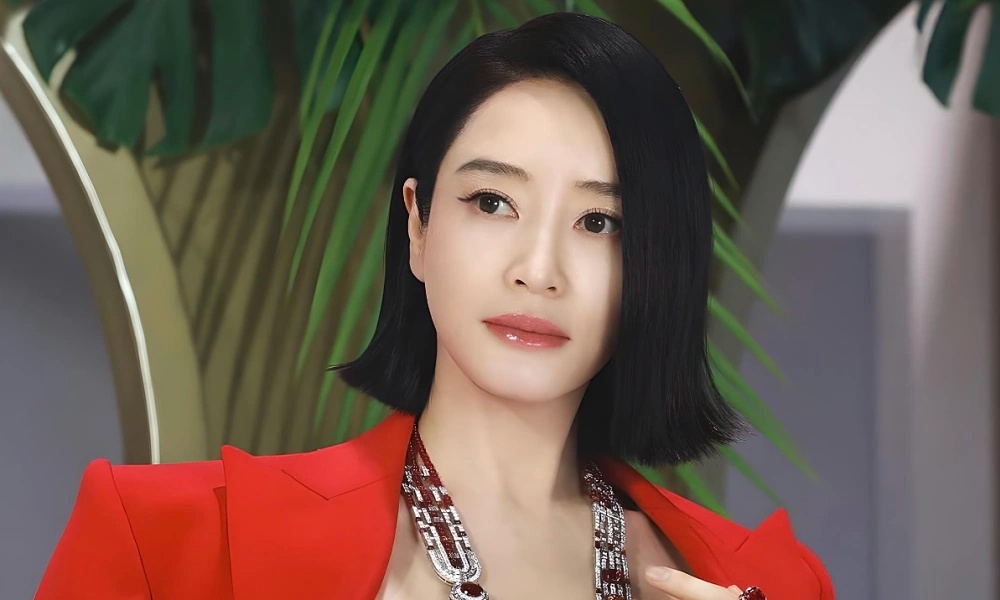Bảo đây là gương mặt của người 56 tuổi chẳng ai tin: Visual quay ngược thời gian, tu mấy kiếp mới trẻ được vậy- Ảnh 4.