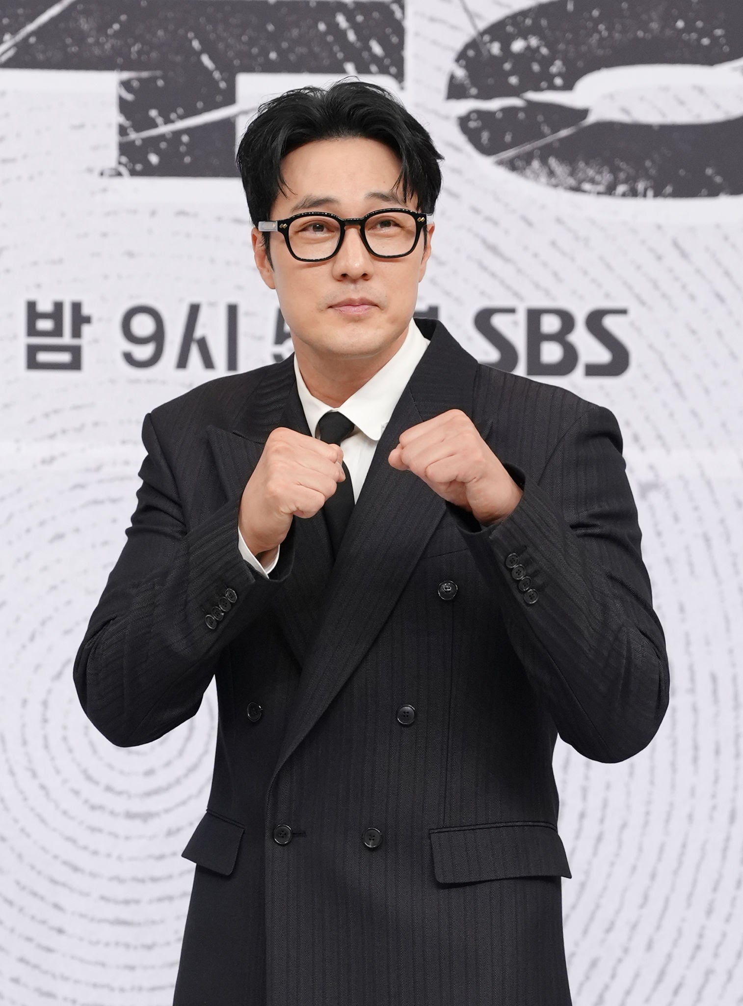 Không phải cứ muốn ngầu là ngầu được: So Ji Sub nói đúng điều đàn ông trưởng thành đều hiểu- Ảnh 1.