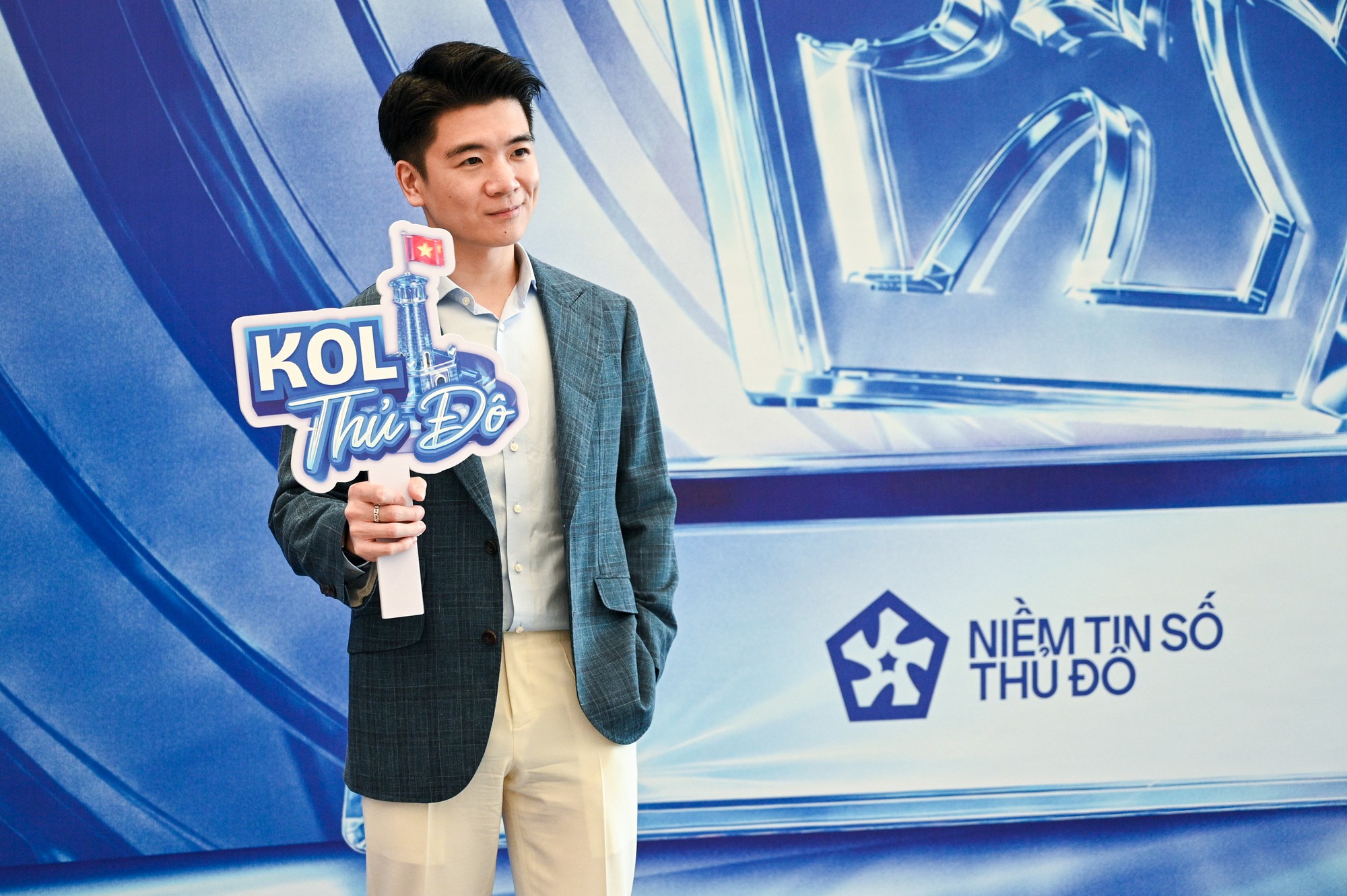Phó Chủ tịch Đỗ Quang Vinh, doanh nhân Hannah Olala, MC Khánh Vy và các nhà sáng tạo nội dung tham gia Hội nghị KOL và Lễ ra mắt CLB Niềm tin số Thủ đô- Ảnh 4. Phó Chủ tịch Đỗ Quang Vinh, doanh nhân Hannah Olala, MC Khánh Vy và các nhà sáng tạo nội dung tham gia Hội nghị KOL và Lễ ra mắt CLB Niềm tin số Thủ đô- Ảnh 4.