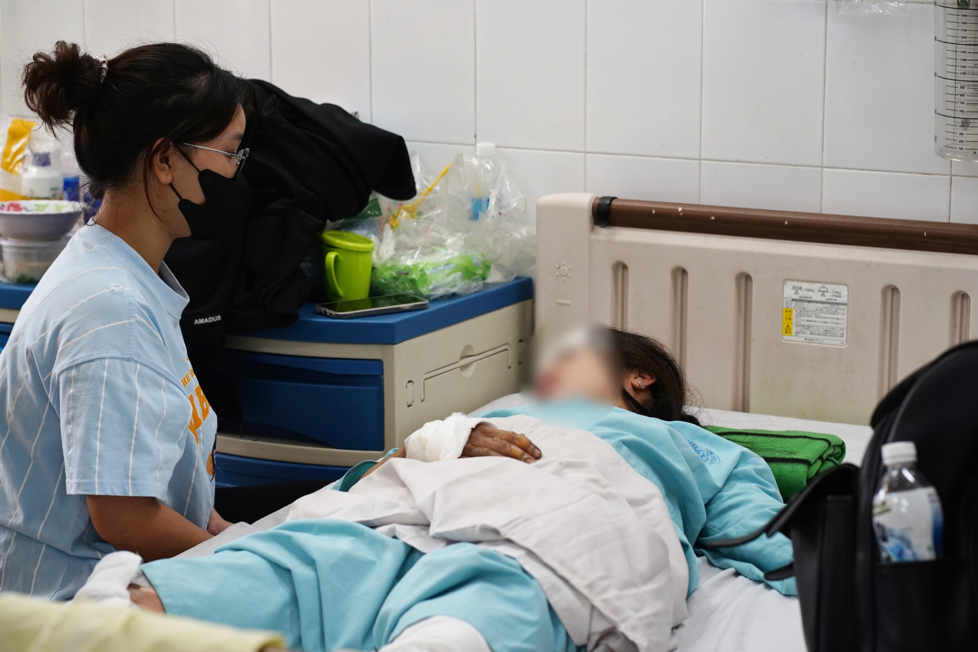 Lời kể nghẹn lòng của đôi vợ chồng sống sót sau vụ cháy xe khách: Liều mạng đưa 2 con nhỏ lao qua biển lửa vì chỉ có 1 lối thoát duy nhất- Ảnh 3.