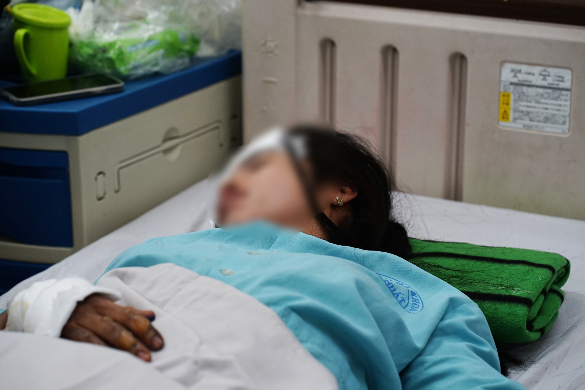 Lời kể nghẹn lòng của đôi vợ chồng sống sót sau vụ cháy xe khách: Liều mạng đưa 2 con nhỏ lao qua biển lửa vì chỉ có 1 lối thoát duy nhất- Ảnh 6.