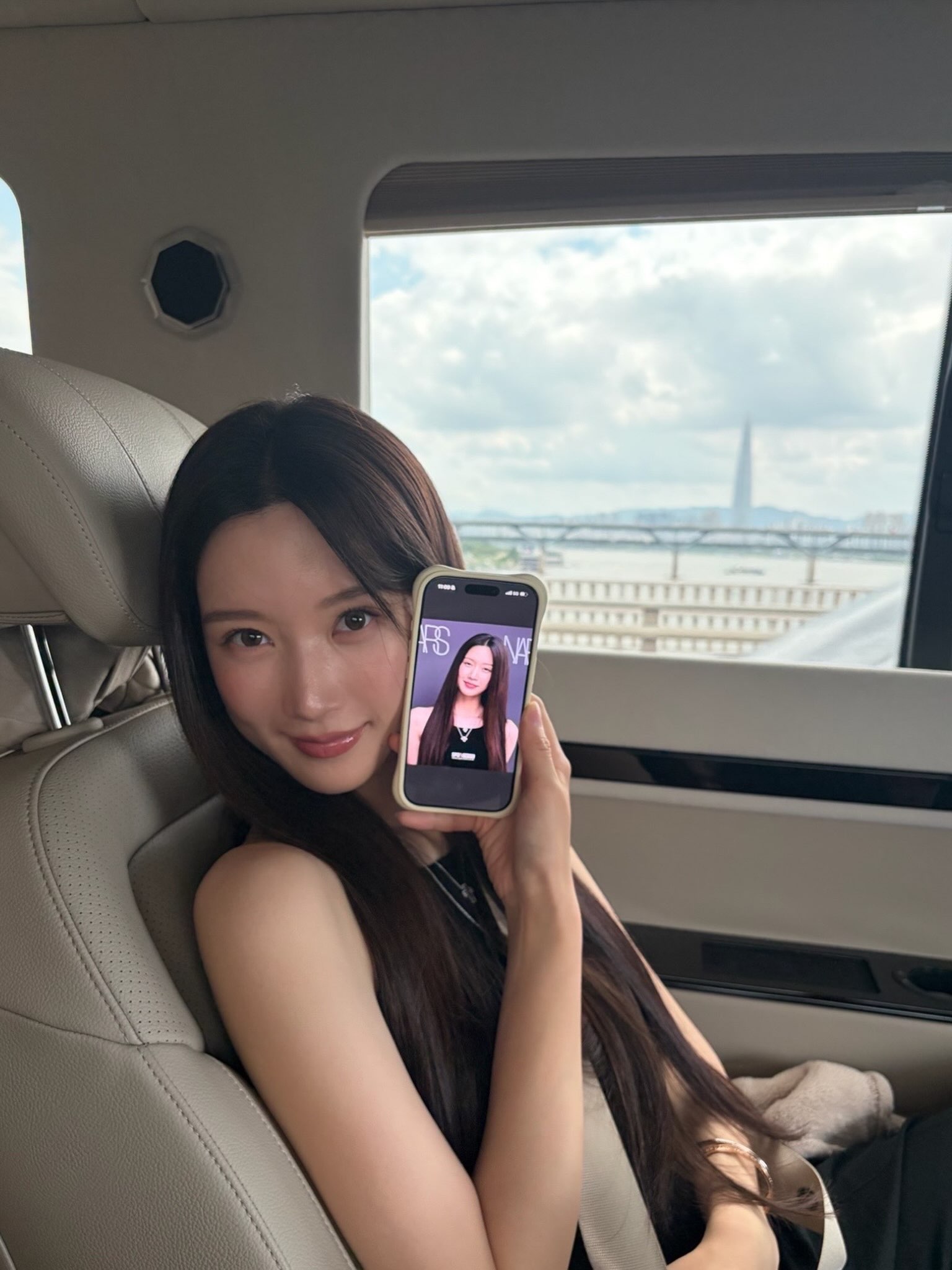 Moon Ga Young lộ diện sau nghi vấn tình cảm với Lee Jong Suk, không giấu được 1 điều- Ảnh 6.