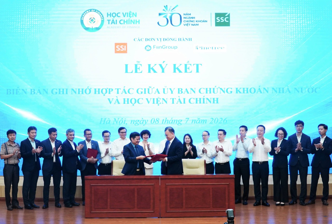 Ủy ban Chứng khoán Nhà nước hợp tác với các trường đại học lớn phát triển nguồn nhân lực cho thị trường chứng khoán