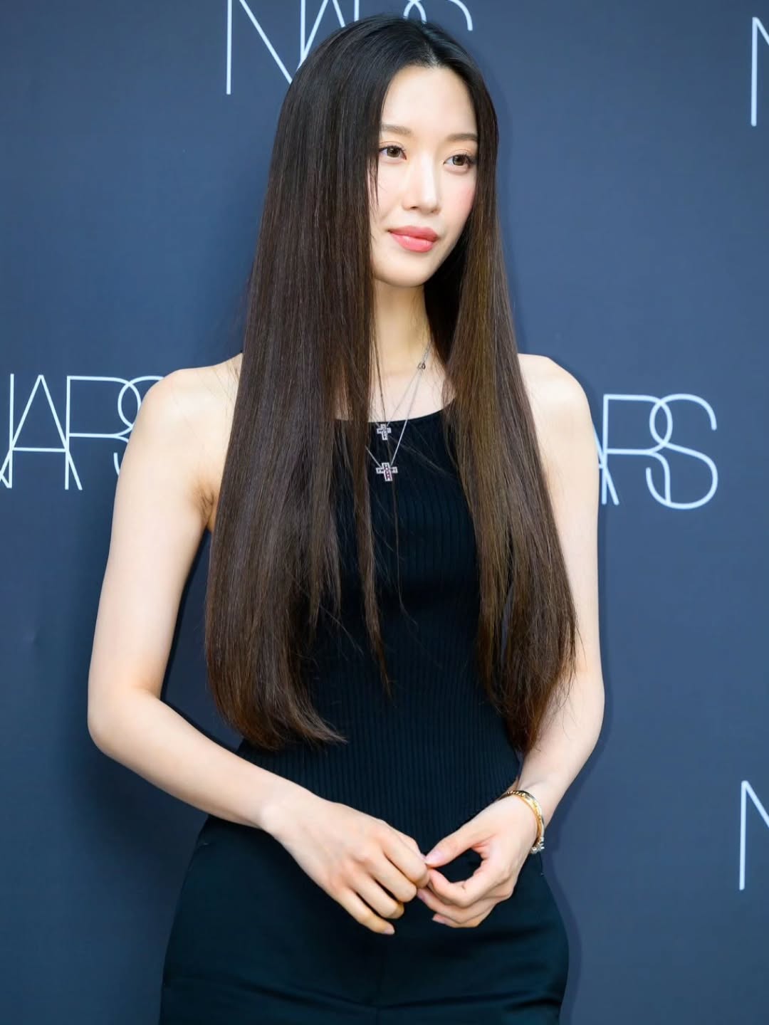 Moon Ga Young lộ diện sau nghi vấn tình cảm với Lee Jong Suk, không giấu được 1 điều- Ảnh 4.