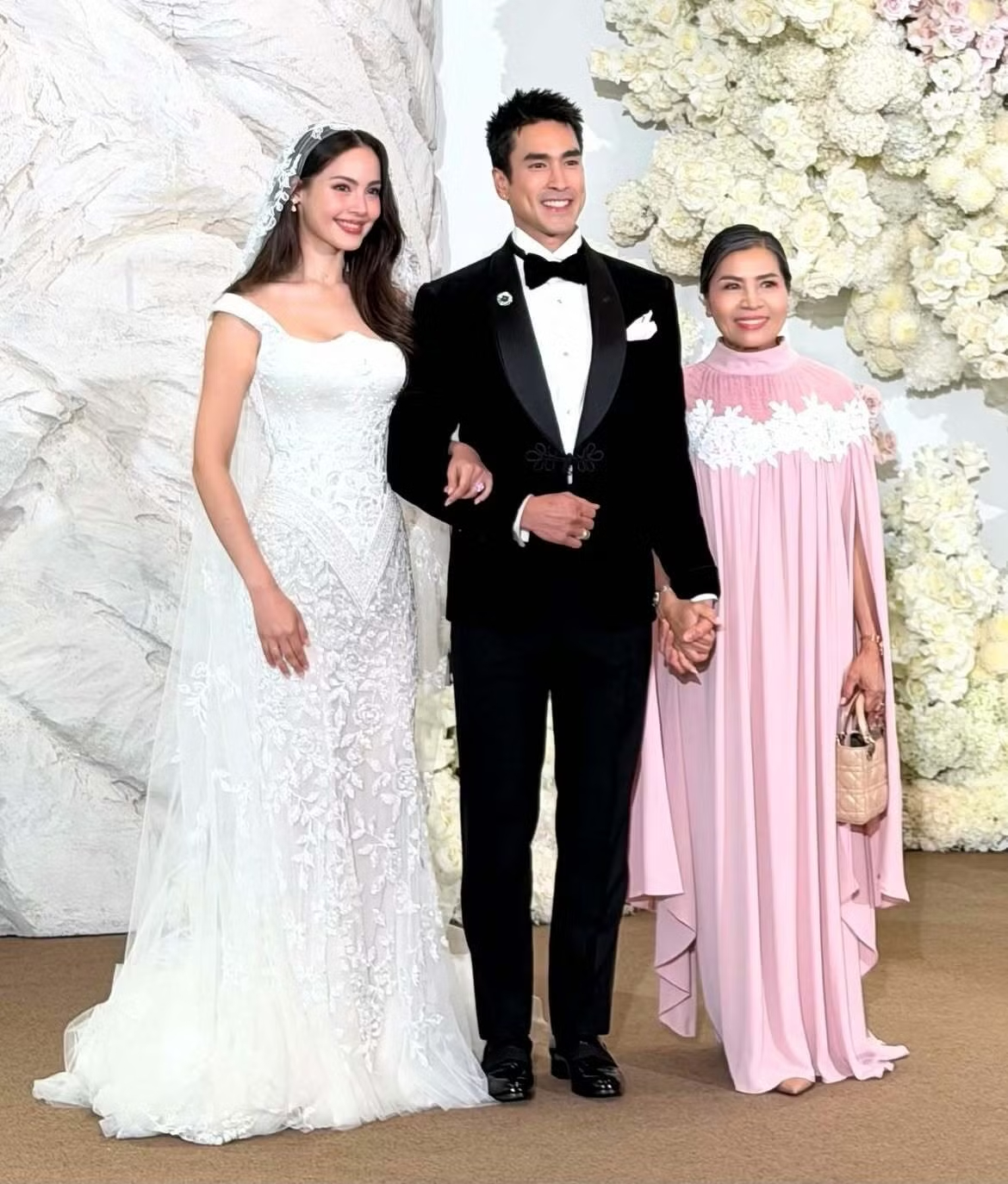 Baifern bị sao nam xô ngã lăn quay ra đất, dàn sao hạng A loạn như "ong vỡ tổ"- Ảnh 4.