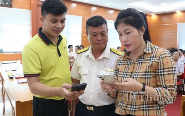 Người nộp thuế chủ động rà soát thông tin thu nhập trên eTax Mobile để bảo vệ quyền lợi của mình