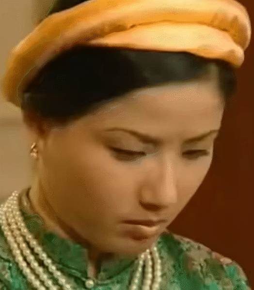 3 mỹ nhân từng đóng vai Nam Phương Hoàng hậu: Người được khen thần thái, người thu hút với hàng trăm triệu lượt xem- Ảnh 14.