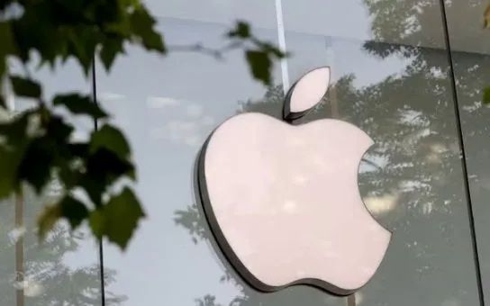 Biểu tượng Apple tại cửa hàng ở Brussels, Bỉ. (Ảnh: THX/TTXVN)