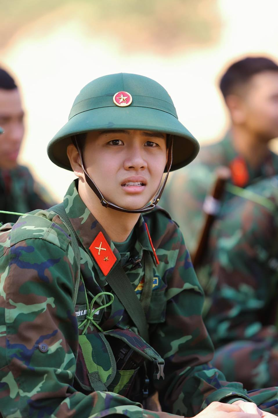 Hàng trăm bình luận gọi Erik là "tướng quân kem nền phiên bản Việt"- Ảnh 5.