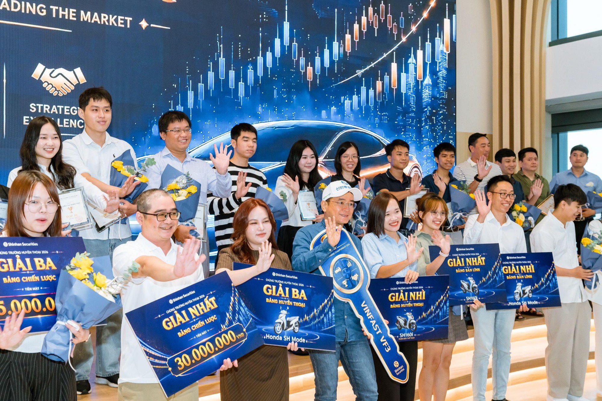 Khoảnh khắc nhận VinFast VF3 và điều Quán quân Chứng Trường Huyền Thoại 2026 tiết lộ - Ảnh 2.