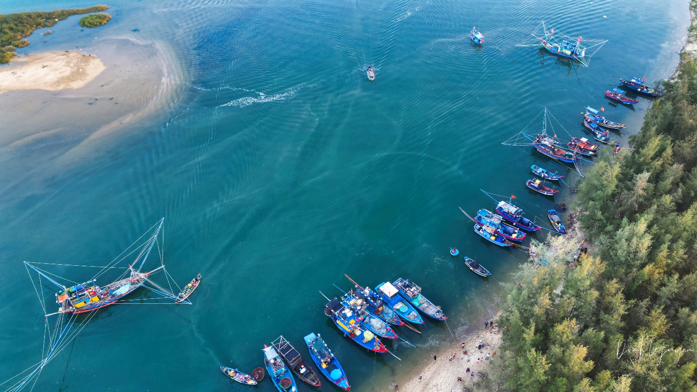 Hạ tầng nghìn tỷ mở lối cho những vùng biển mới ở Quảng Ngãi - Ảnh 2. Hạ tầng nghìn tỷ mở lối cho những vùng biển mới ở Quảng Ngãi - Ảnh 2.