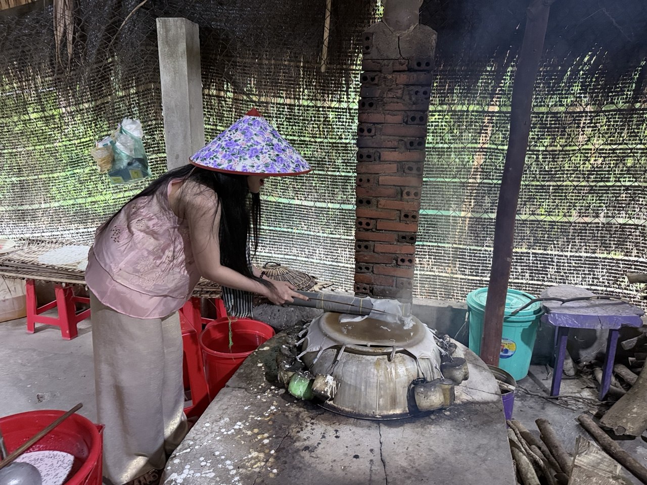 Chưa bao giờ du lịch miền Tây hot như hè năm nay: Ghe xuồng kẹt cứng ngắc, chú thím chèo mỏi tay - Ảnh 19.