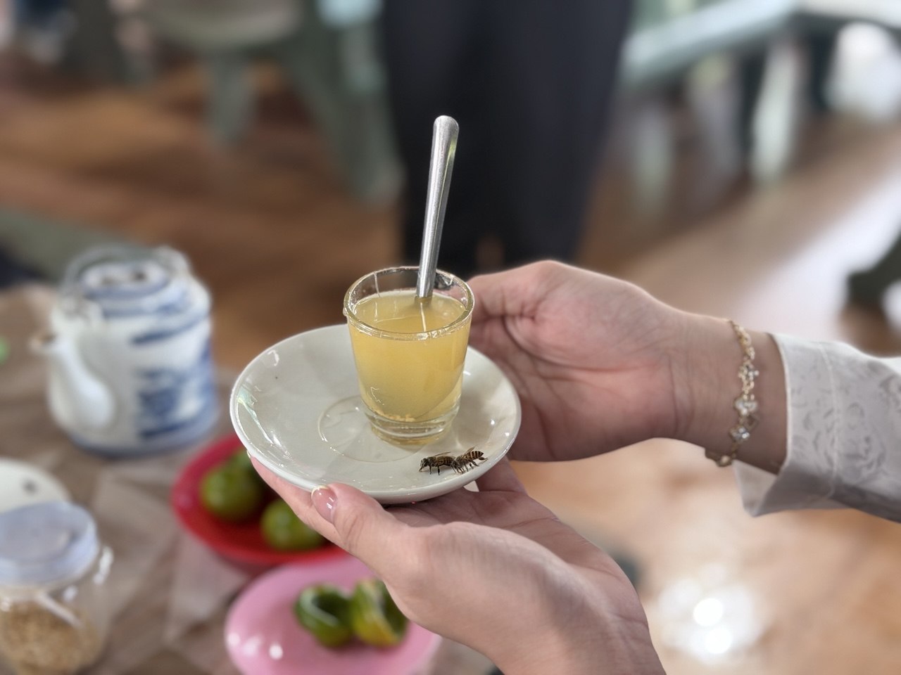 Chưa bao giờ du lịch miền Tây hot như hè năm nay: Ghe xuồng kẹt cứng ngắc, chú thím chèo mỏi tay - Ảnh 24.