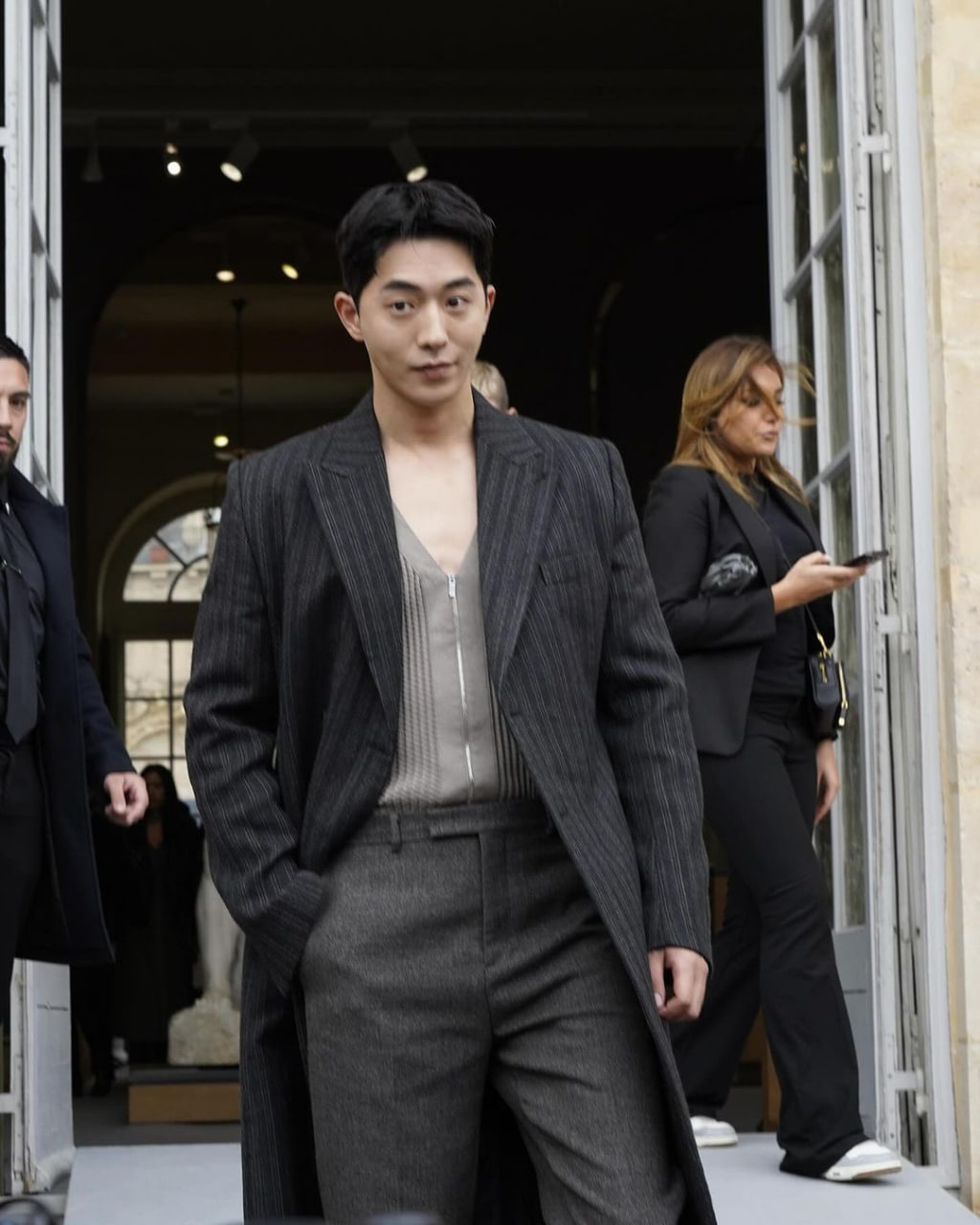 Nam Joo Hyuk trở lại với phim hot toàn cầu: Xứng danh "chàng thơ" khiến Dior mê không dứt, từ mặt đến body đều hoàn hảo- Ảnh 18.