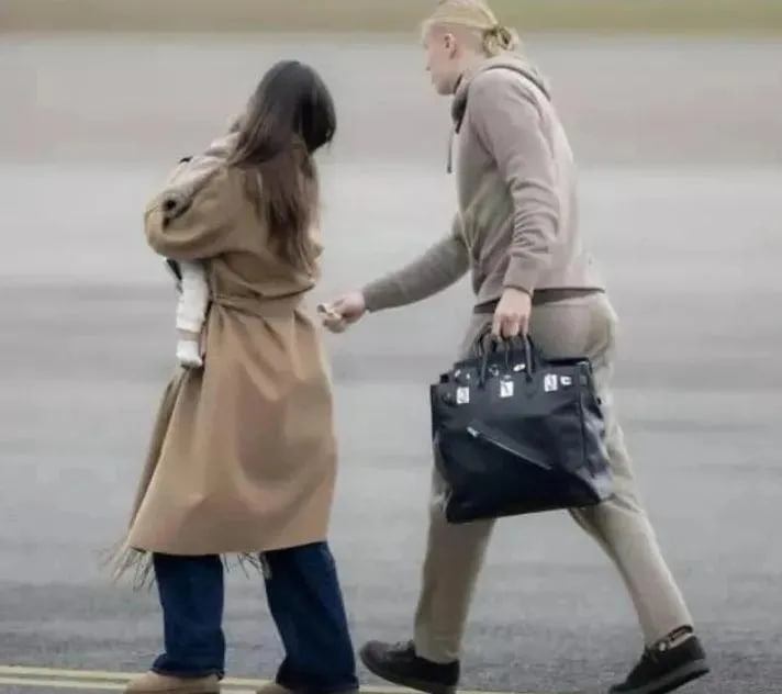 Phát hiện Haaland chơi Hermès Birkin cũng chỉ vì vợ con- Ảnh 2.