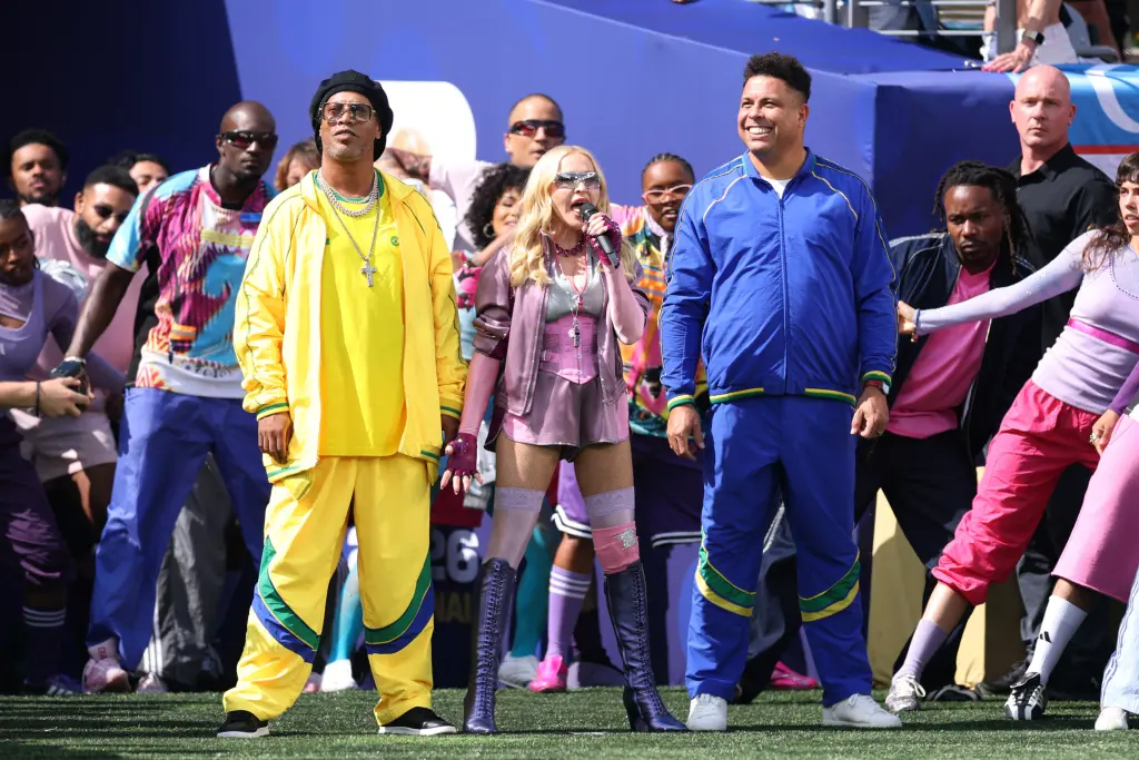 Lật tẩy nhan sắc "phi lý" của Shakira - Madonna ở chung kết World Cup- Ảnh 7.