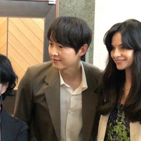 Náo loạn clip của Song Joong Ki giữa tin ly hôn vợ Tây- Ảnh 2.