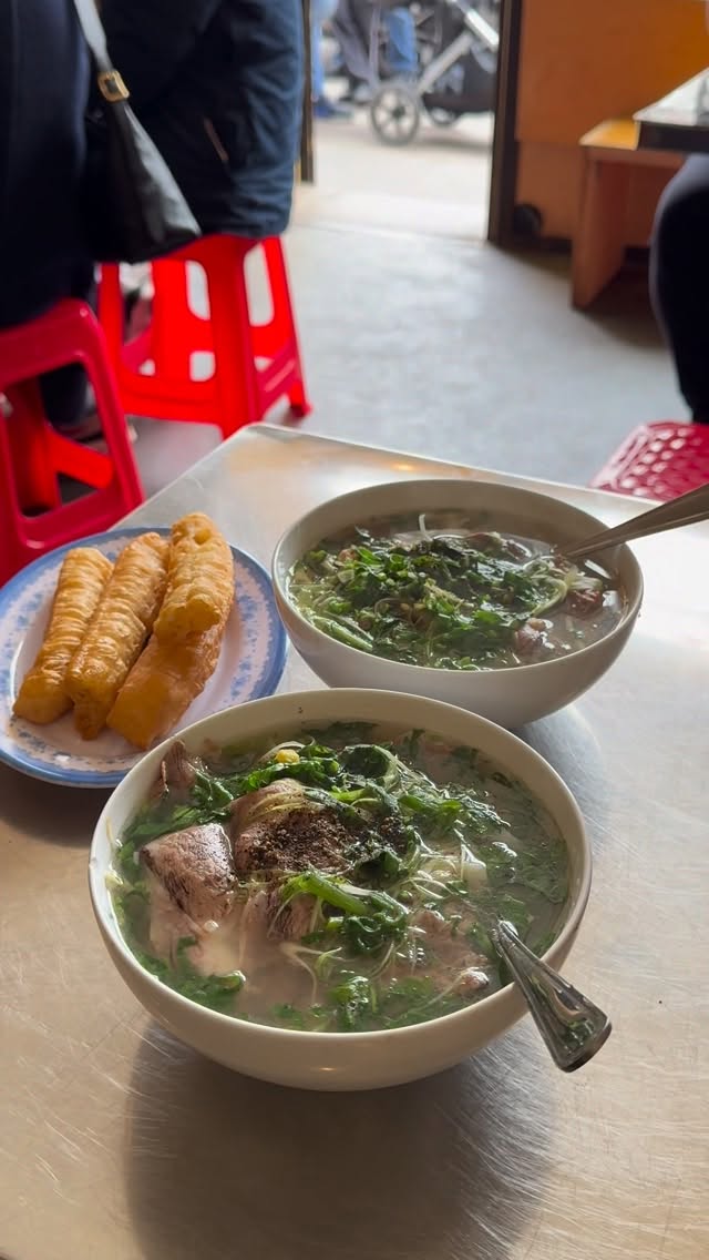 Ẩm thực Việt đang làm khuynh đảo nước Mỹ: Liều thuốc giảm đau cho chứng nhớ nhà vô tình khiến khách Tây xếp hàng mê mẩn - Ảnh 1.