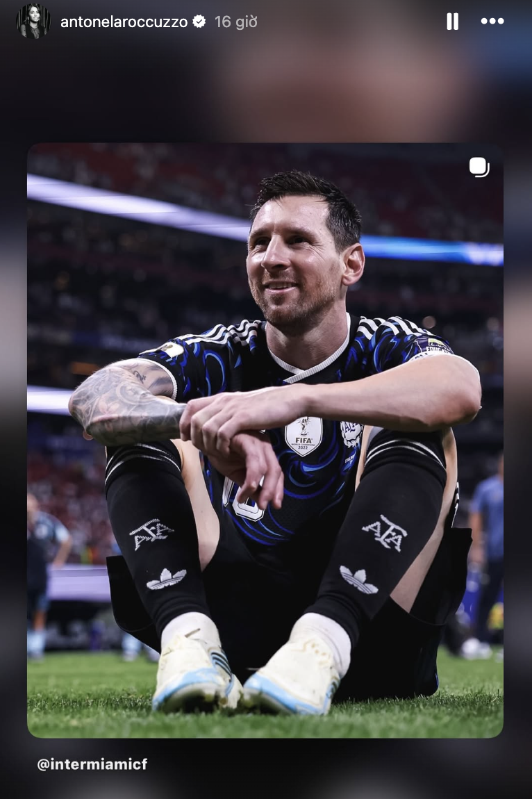 Cả thế giới tung hô Messi, còn bà xã "thanh mai trúc mã" - Antonella lại gây sốt khán đài World Cup với vòng eo săn chắc, visual trẻ đẹp khó tin- Ảnh 3.