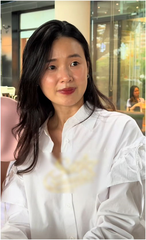 Vợ thiếu gia công ty nhựa Duy Tân xuất hiện với mặt mộc, đời thực có xứng danh "mỹ nhân không tuổi"? - Ảnh 4.