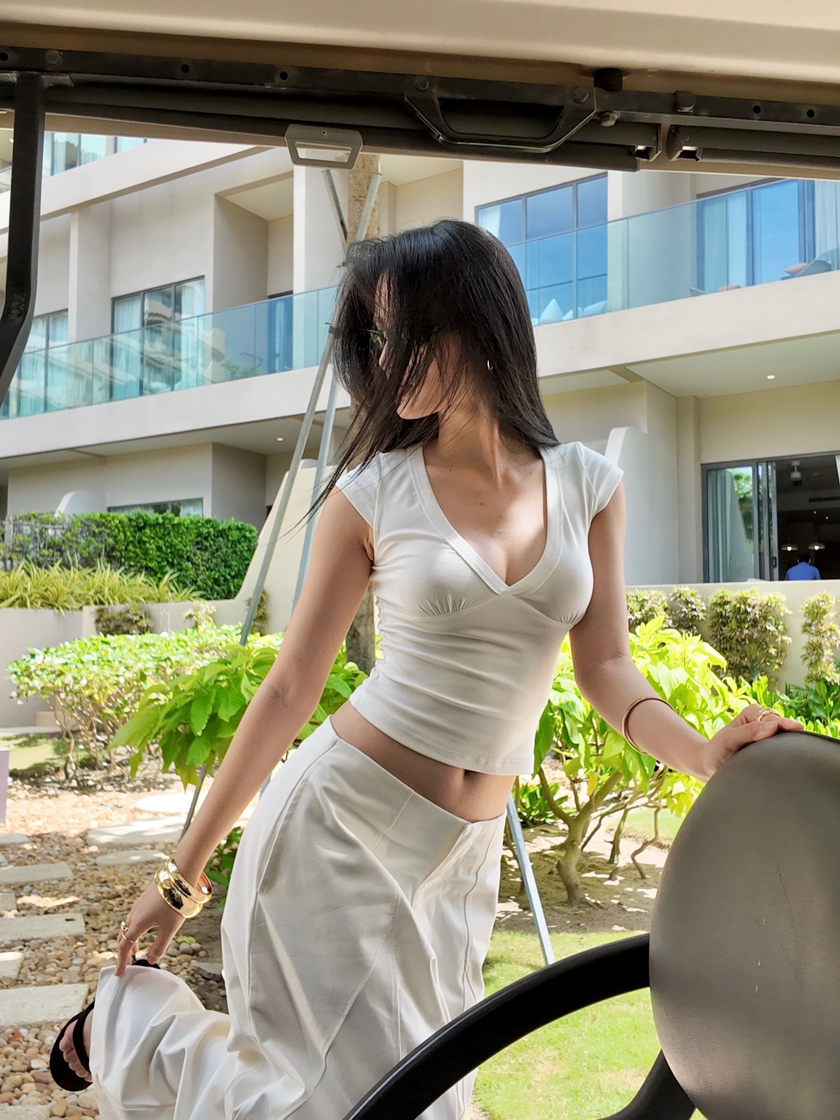 Mỹ nữ mặt xinh dáng đẹp, diện đồ cơ bản mà khí chất ngút ngàn: Nhìn là muốn thả tim ầm ầm- Ảnh 2.