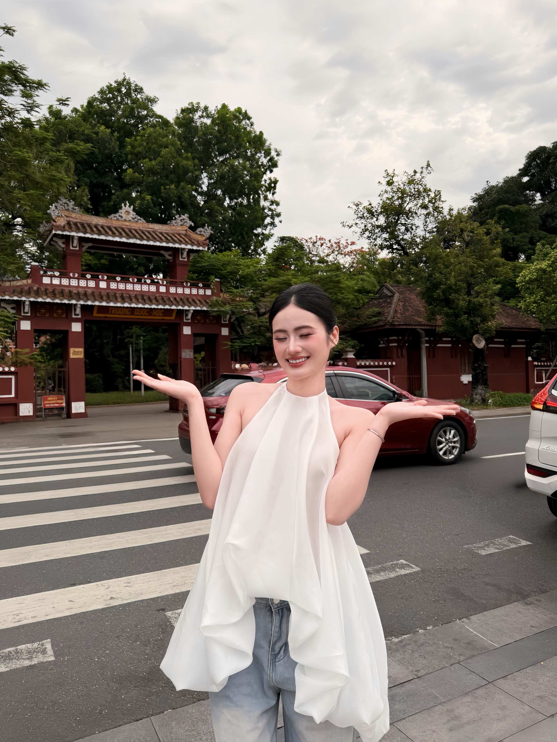 Mỹ nữ mặt xinh dáng đẹp, diện đồ cơ bản mà khí chất ngút ngàn: Nhìn là muốn thả tim ầm ầm- Ảnh 3.