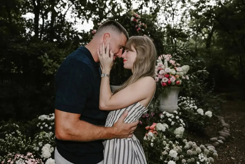 Chỉ có 4 từ để nói về siêu đám cưới của Taylor Swift và chồng cầu thủ: 