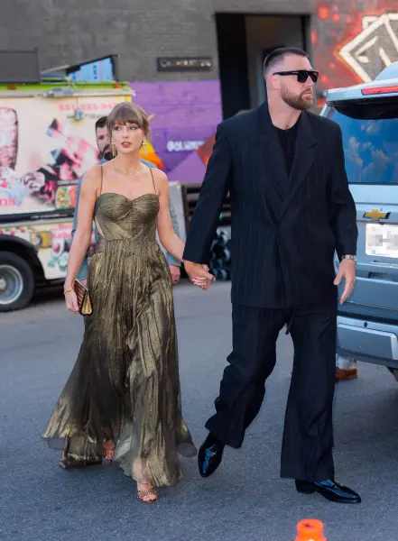 Chỉ có 4 từ để nói về siêu đám cưới của Taylor Swift và chồng cầu thủ: 