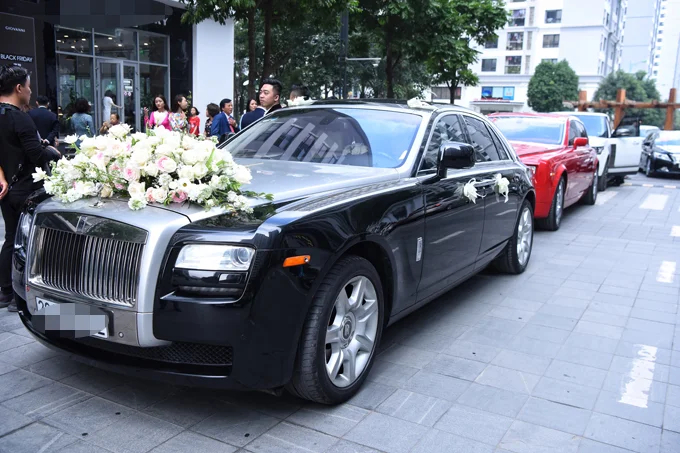 Mỹ nhân che mặt ngồi trong Rolls-Royce: Bỏ hết hào quang showbiz gả vào nhà hào môn, giờ sống trong biệt thự trắng xa hoa giữa Hà thành- Ảnh 3.