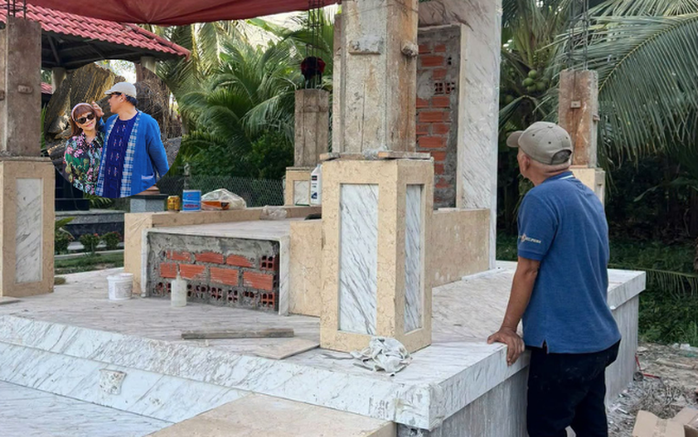 Xót xa nam NSND đình đám lặng lẽ xây mộ cho vợ vừa qua đời:- Ảnh 1.