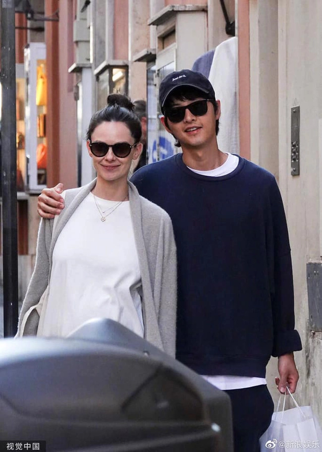 Náo loạn clip của Song Joong Ki giữa tin ly hôn vợ Tây- Ảnh 4.