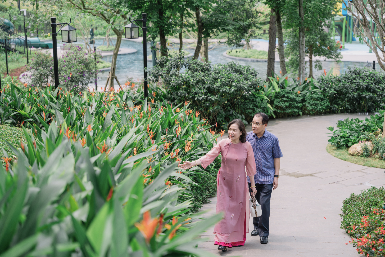 “Người Thanh Xuân”: Khi lựa chọn an trú mở ra nhịp sống mới giữa miền thông reo - Ảnh 2. “Người Thanh Xuân”: Khi lựa chọn an trú mở ra nhịp sống mới giữa miền thông reo - Ảnh 2.