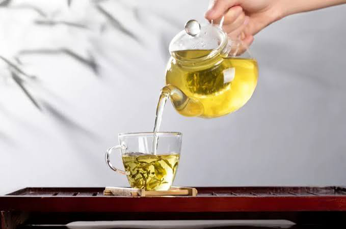 Uống trà đá đều đặn suốt 10 năm, người phụ nữ sốc khi bác sĩ lấy ra thứ "đáng sợ" trong bụng- Ảnh 2.