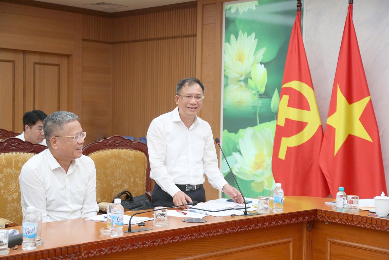Bộ trưởng Ngô Văn Tuấn giao 7 nhiệm vụ trọng tâm cho Bảo hiểm xã hội Việt Nam Bộ trưởng Ngô Văn Tuấn giao 7 nhiệm vụ trọng tâm cho Bảo hiểm xã hội Việt Nam