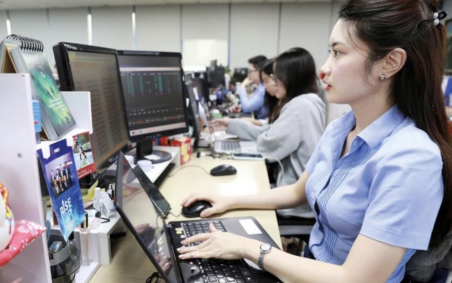 Chuẩn hóa giao dịch điện tử, nâng “chất” thị trường chứng khoán Chuẩn hóa giao dịch điện tử, nâng “chất” thị trường chứng khoán