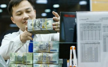 Điều hành chính sách tiền tệ trong thế đa 
