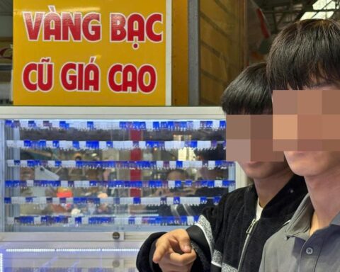 Mang dây chuyền, lắc tay, nhẫn trị giá hơn 500 triệu đồng ra chợ bán với giá 1,7 triệu đồng: Sự thật phía sau khiến nhiều người ngỡ ngàng