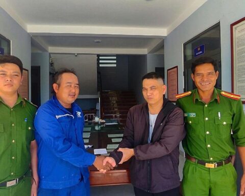 Thực hiện giao dịch chuyển khoản 30 triệu đồng cho vợ, ngay hôm sau người đàn ông SN 1992 báo Công an