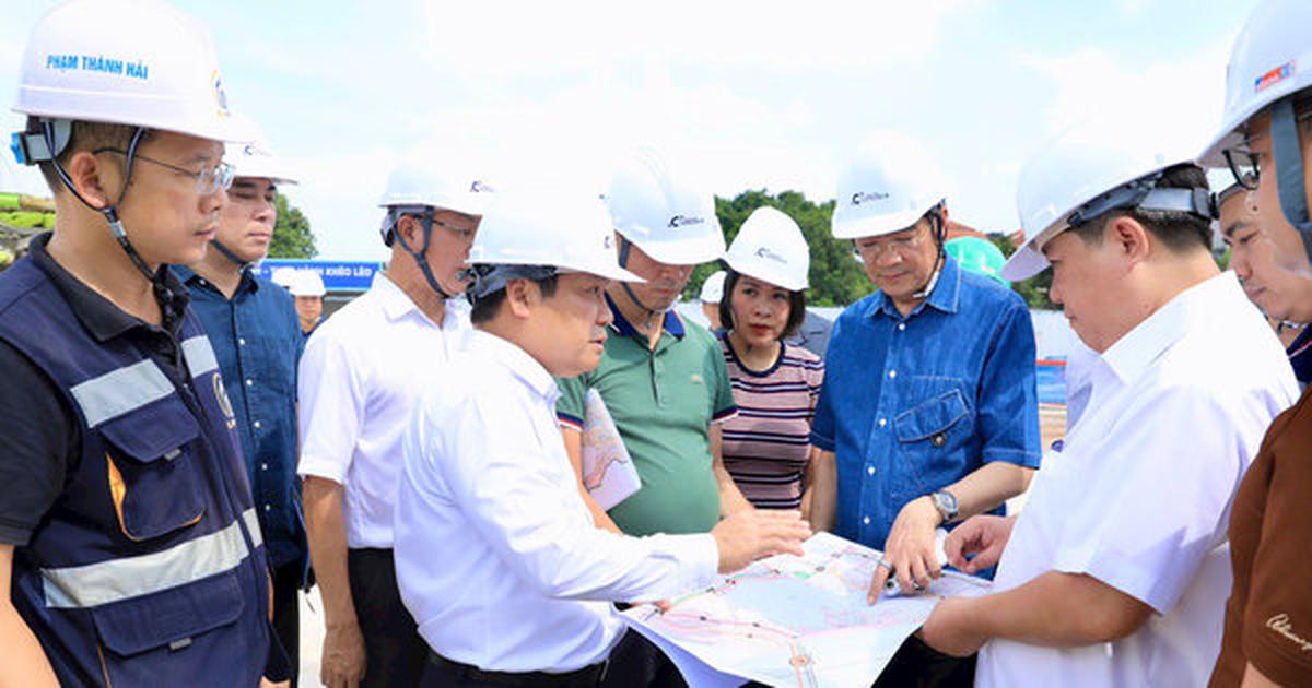 Chủ tịch UBND TP Hà Nội Vũ Đại Thắng kiểm tra tiến độ các dự án đường Đặng Thai Mai, Nhà hát Ngọc Trai
