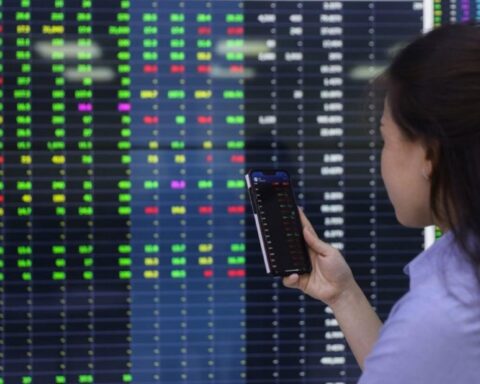 Chứng khoán Việt diễn biến thế nào khi Fed giữ nguyên lãi suất?
