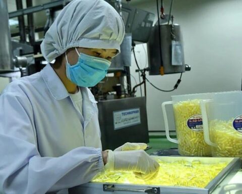 Loạt dược sĩ tại một công ty trên sàn chứng khoán bị “tuýt còi”